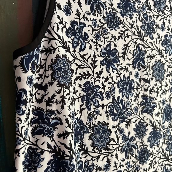 Laura Petites  Black and Blue Floral Tunic M - Picture 9 of 16